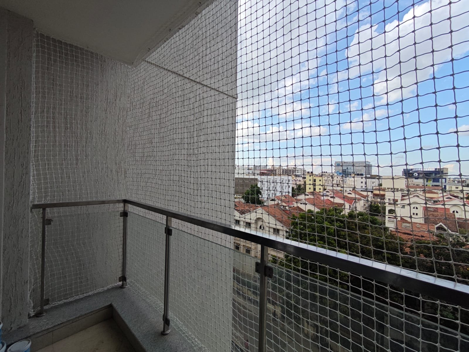 Completed corner balcony safety net