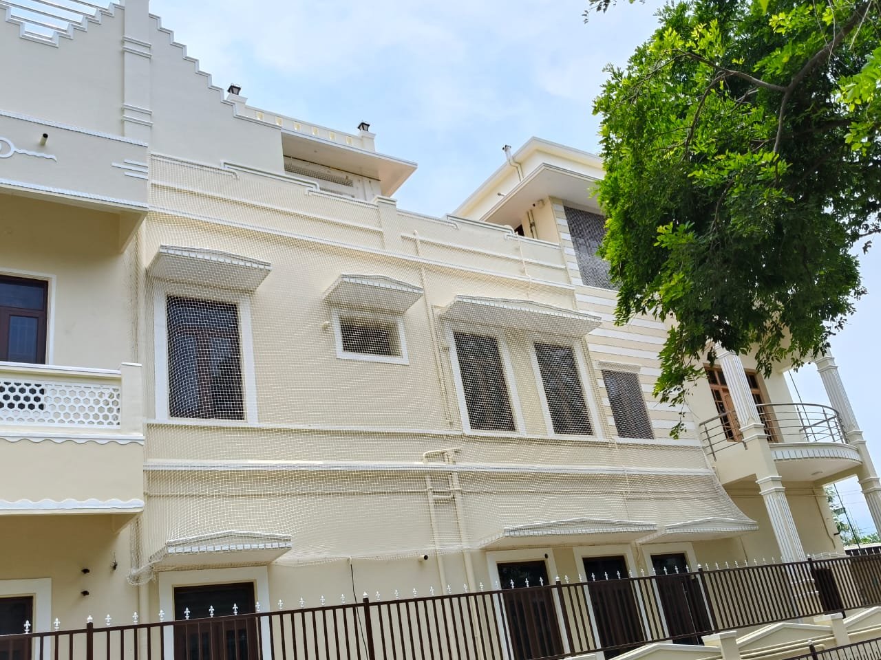 Large residential building safety net
