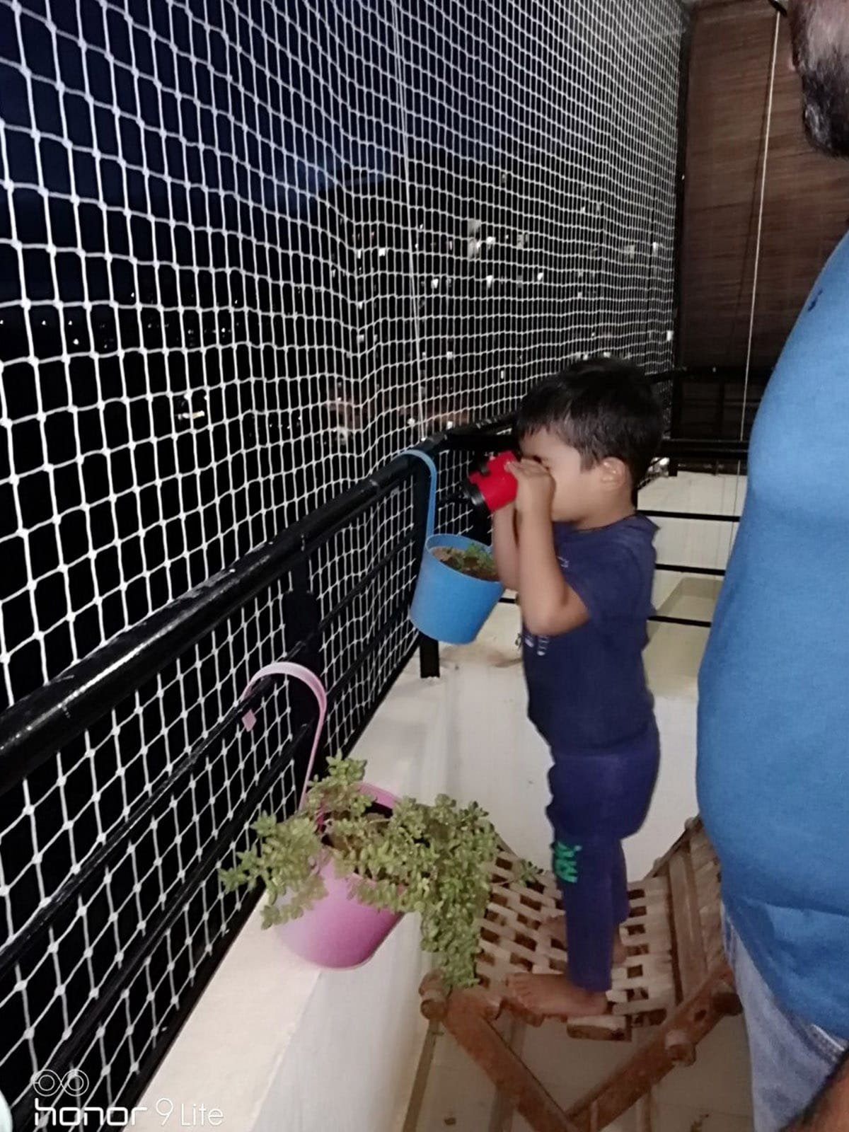Child-safe balcony net installation