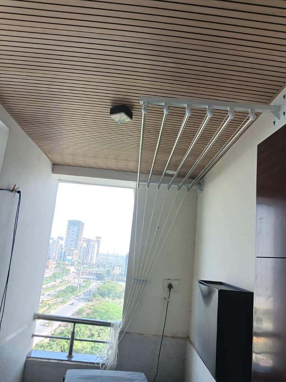 Compact pulley-operated drying rails installed overhead