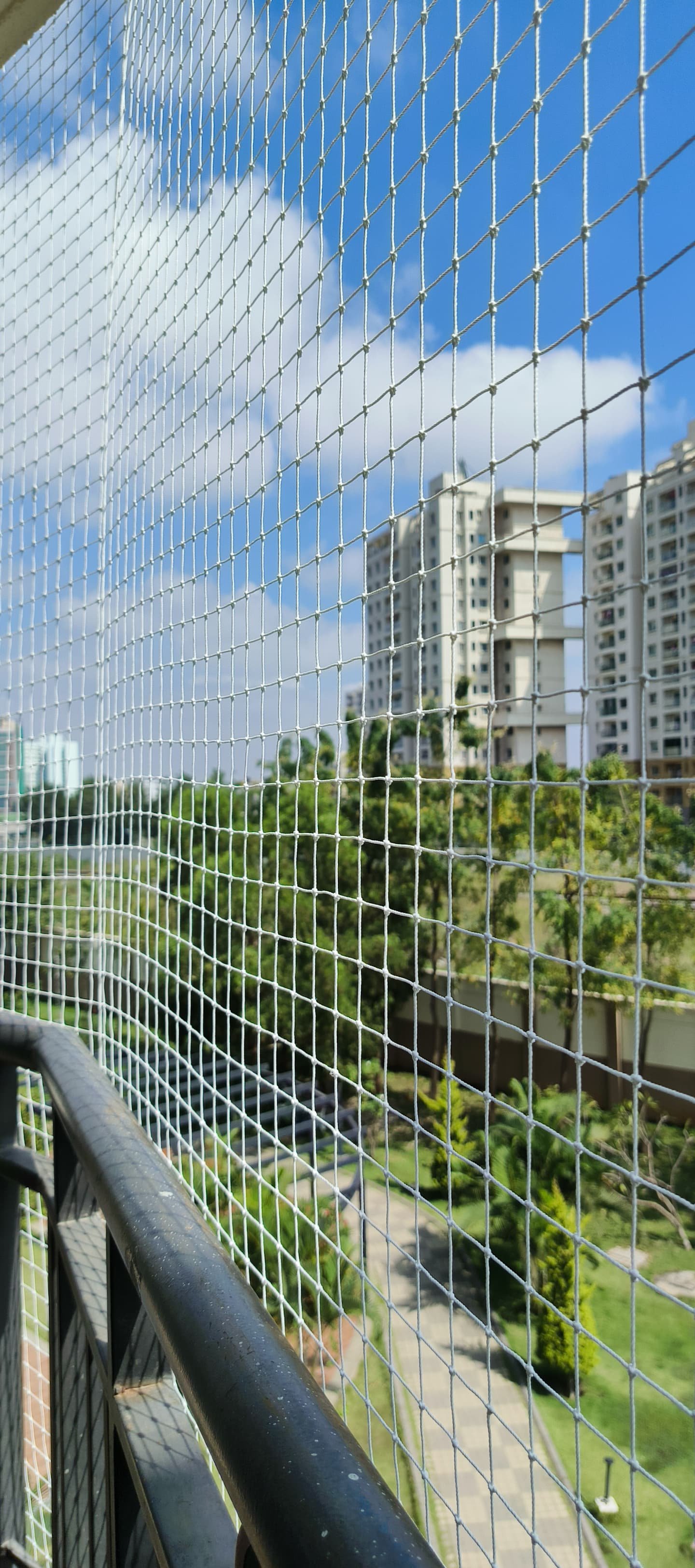 Real balcony safety net installation