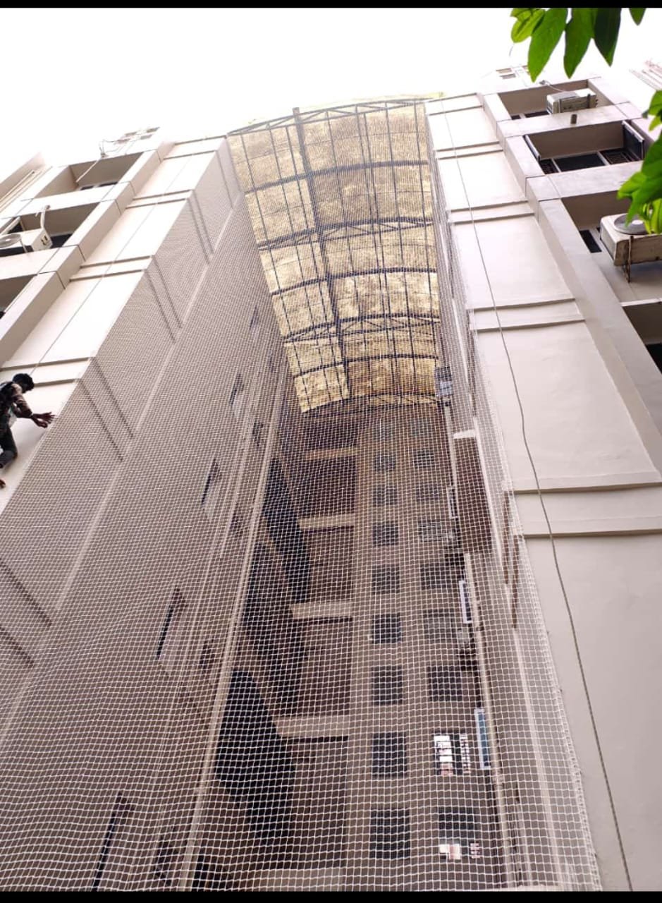 Real construction safety net installation