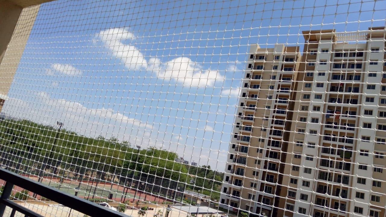 Real terrace safety net installation